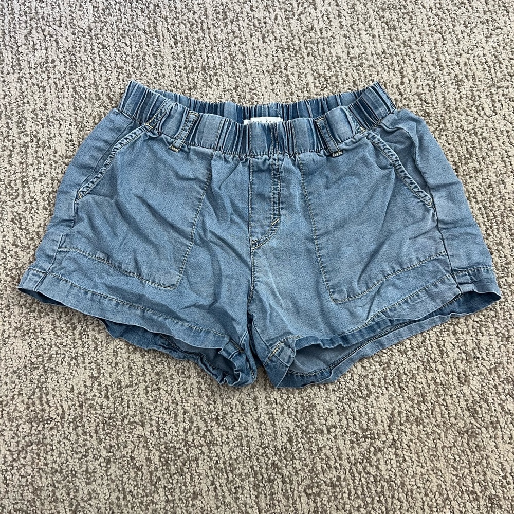 copper key cotton “jean” shorts
Size- girls L